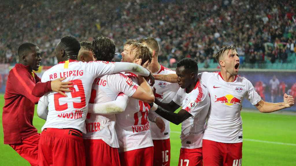  莱比锡红牛青春风暴 18岁新星首次德甲戴帽  