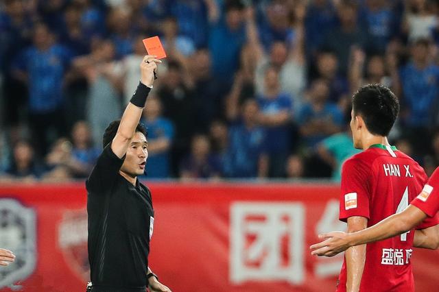  法甲裁判判罚引争议，VAR介入改判点球改变比赛走势